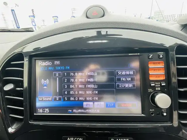 日産 ジューク 15RX アーバン スタイリッシュブラック 岡山県 2013(平25)年 10.3万km サファイアブラック (株)IDOMが運営する【じしゃロン岡山店】の自社ローン専用車両です。こちらは現金またはオートローンご利用時の価格です。 自社ローンご希望の方は別途その旨お申し付け下さい/＊純正ナビ（MM312D-W/＊バックカメラ/＊プッシュST/＊前側ドラレコ/＊ドアバイザー
