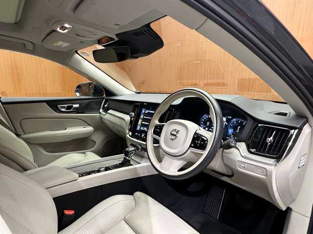 ボルボ Ｖ６０ T5 インスクリプション 千葉県 2019(平31)年 3.4万km デニムブルーメタリック パノラマＳＲ　/純正ナビ　/３６０°カメラ　/ＡＣＣ　/ＨＵＤ　/レザーシート　/パワーシート　/シートヒーター　/ベンチレーター　/ＬＥＤヘッドライト　/ハイビームアシスト　/ドライブレコーダー　/ＥＴＣ