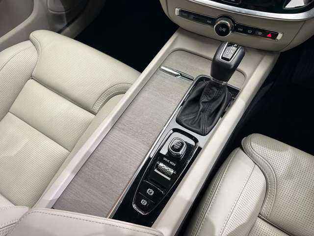 ボルボ Ｖ６０ T5 インスクリプション 千葉県 2019(平31)年 3.4万km デニムブルーメタリック パノラマＳＲ　/純正ナビ　/３６０°カメラ　/ＡＣＣ　/ＨＵＤ　/レザーシート　/パワーシート　/シートヒーター　/ベンチレーター　/ＬＥＤヘッドライト　/ハイビームアシスト　/ドライブレコーダー　/ＥＴＣ