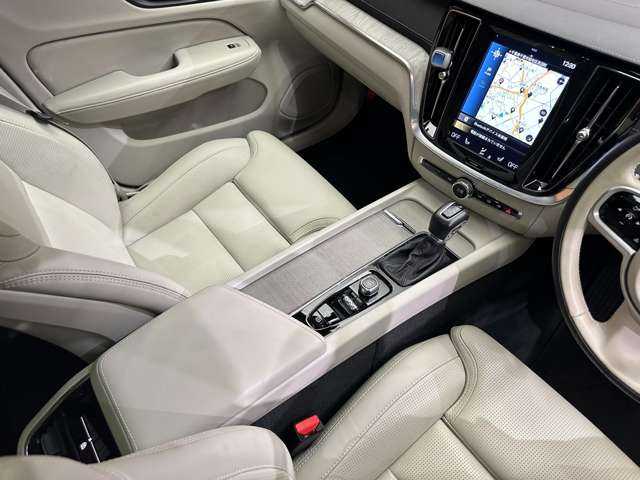 ボルボ Ｖ６０ T5 インスクリプション 千葉県 2019(平31)年 3.4万km デニムブルーメタリック パノラマＳＲ　/純正ナビ　/３６０°カメラ　/ＡＣＣ　/ＨＵＤ　/レザーシート　/パワーシート　/シートヒーター　/ベンチレーター　/ＬＥＤヘッドライト　/ハイビームアシスト　/ドライブレコーダー　/ＥＴＣ