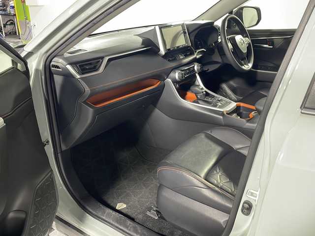 トヨタ ＲＡＶ４ アドベンチャー 沖縄県 2020(令2)年 5万km アーバンカーキ 禁煙車/カロッツェリア９インチナビ/ＴＲＤルーフキャリア/純正ドライブレコーダー/衝突軽減ブレーキ/ＥＴＣ/レーダークルーズコントロール/ＬＥＤヘッドライト/オートライト/ＴＲＤフロントバンパーガーニッシュ(LED付)/ダウンヒルアシストコントロール/純正フロアマット/純正ドアバイザー/電動格納ウィンカーミラー