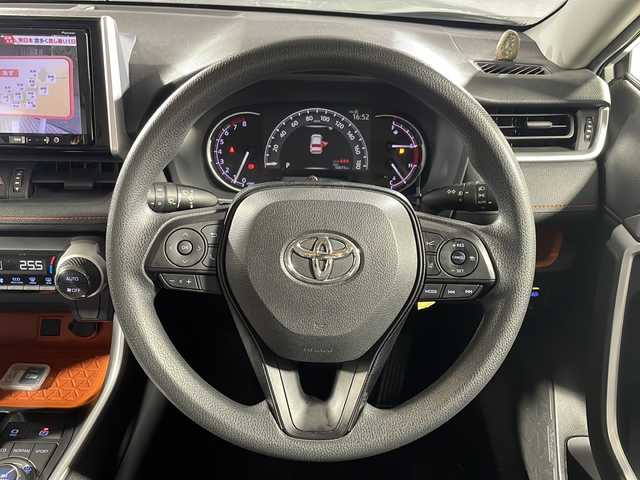 トヨタ ＲＡＶ４ アドベンチャー 沖縄県 2020(令2)年 5万km アーバンカーキ 禁煙車/カロッツェリア９インチナビ/ＴＲＤルーフキャリア/純正ドライブレコーダー/衝突軽減ブレーキ/ＥＴＣ/レーダークルーズコントロール/ＬＥＤヘッドライト/オートライト/ＴＲＤフロントバンパーガーニッシュ(LED付)/ダウンヒルアシストコントロール/純正フロアマット/純正ドアバイザー/電動格納ウィンカーミラー