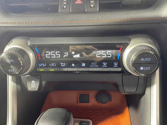 トヨタ ＲＡＶ４ アドベンチャー 沖縄県 2020(令2)年 5万km アーバンカーキ 禁煙車/カロッツェリア９インチナビ/ＴＲＤルーフキャリア/純正ドライブレコーダー/衝突軽減ブレーキ/ＥＴＣ/レーダークルーズコントロール/ＬＥＤヘッドライト/オートライト/ＴＲＤフロントバンパーガーニッシュ(LED付)/ダウンヒルアシストコントロール/純正フロアマット/純正ドアバイザー/電動格納ウィンカーミラー