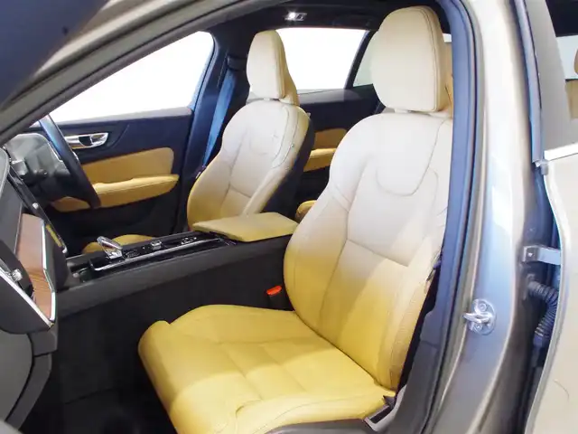 ボルボ Ｖ６０ 岐阜県 2022(令4)年 2.3万km ぺブルグレー ラグジュアリーパッケージ/チルトアップ機構付電動パノラマ・ガラス・サンルーフ Bowers&Wilkinsプレミアムサウンド・オーディオシステム/テイラード・ダッシュボード/運転支援機能/パイロット・アシスト（車線維持支援機能）/全車速追従機能付ACC（アダプティブ・クルーズ・コントロール）/ステアリング・アシスト（後車衝突回避支援機能付ブラインドスポット・インフォメーション・システム）/衝突回避・被害軽減ブレーキ機能付CTA（クロス・トラフィック・アラート）/被追突時警告機能（静止時ブレーキ維持機能付）/フルセグTV/前席後席シートヒーター/前席エアシート/前席パワーシート