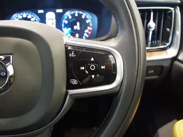 ボルボ Ｖ６０ 岐阜県 2022(令4)年 2.3万km ぺブルグレー ラグジュアリーパッケージ/チルトアップ機構付電動パノラマ・ガラス・サンルーフ Bowers&Wilkinsプレミアムサウンド・オーディオシステム/テイラード・ダッシュボード/運転支援機能/パイロット・アシスト（車線維持支援機能）/全車速追従機能付ACC（アダプティブ・クルーズ・コントロール）/ステアリング・アシスト（後車衝突回避支援機能付ブラインドスポット・インフォメーション・システム）/衝突回避・被害軽減ブレーキ機能付CTA（クロス・トラフィック・アラート）/被追突時警告機能（静止時ブレーキ維持機能付）/フルセグTV/前席後席シートヒーター/前席エアシート/前席パワーシート