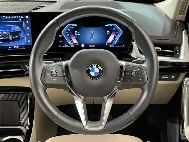 ＢＭＷ ＢＭＷ Ｘ１ xDrive 20d Xライン 道央・札幌 2023(令5)年 2.6万km サファイアブラックP ワンオーナー/ハイラインパッケージ/・スポーツシート/・アクティブシート/・ヴァーネスカレザーシート/・HiFiスピーカーシステムharman/kardon/ドライビングアシストプロフェッショナル/・高速道路渋滞時ハンズオフアシスト/・アクティブクルーズコントロール/・ステアリング&レーンコントロールアシスト/・レーンチェンジアシスト/・レーンチェンジウォーニング/・レーンキーピングアシスト/・クロストラフィックウォーニング/・前車接近警告機能/・後車衝突警告機能/・衝突回避被害軽減ブレーキ/・スピードリミットインフォ/・エマージェンシーストップアシスト/パーキングアシストプラス/・アクティブPDC/パークディスタンスコントロール/・パーキングアシスト/・リバースアシスト/・サラウンドビューシステム/BMWヘッドアップディスプレイ/アダプティブLEDヘッドライト/ハイビームアシスタント/アンビエントライト/ワイヤレスチャージング
