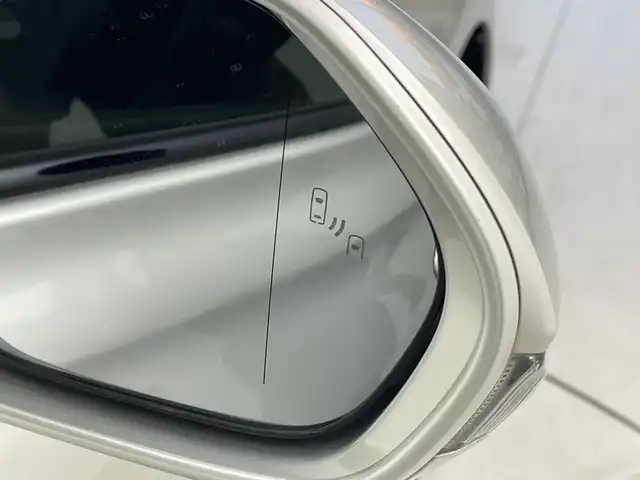 トヨタ クラウン ハイブリッド RS 兵庫県 2019(令1)年 9.3万km プレシャスシルバー 純正ナビ/・Bluetooth/・CD/DVD/・フルセグテレビ/・SD音楽録音/バックカメラ/パワーシート/ステアリングヒーター/ヘッドアップディスプレイ/ブラインドスポットモニター/衝突軽減ブレーキ/レーンキープアシスト/オートマチックハイビーム/前後コーナーセンサー/レーダークルーズコントロール/前方ドライブレコーダー/ETC/LEDヘッドライト