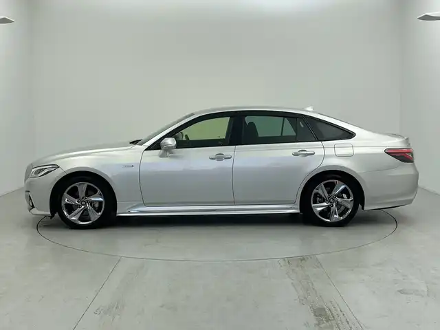トヨタ クラウン ハイブリッド RS 兵庫県 2019(令1)年 9.3万km プレシャスシルバー 純正ナビ/・Bluetooth/・CD/DVD/・フルセグテレビ/・SD音楽録音/バックカメラ/パワーシート/ステアリングヒーター/ヘッドアップディスプレイ/ブラインドスポットモニター/衝突軽減ブレーキ/レーンキープアシスト/オートマチックハイビーム/前後コーナーセンサー/レーダークルーズコントロール/前方ドライブレコーダー/ETC/LEDヘッドライト