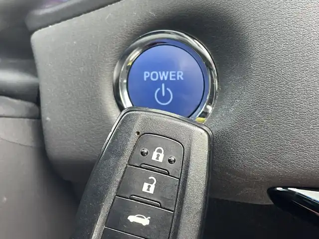 トヨタ クラウン ハイブリッド RS 兵庫県 2019(令1)年 9.3万km プレシャスシルバー 純正ナビ/・Bluetooth/・CD/DVD/・フルセグテレビ/・SD音楽録音/バックカメラ/パワーシート/ステアリングヒーター/ヘッドアップディスプレイ/ブラインドスポットモニター/衝突軽減ブレーキ/レーンキープアシスト/オートマチックハイビーム/前後コーナーセンサー/レーダークルーズコントロール/前方ドライブレコーダー/ETC/LEDヘッドライト