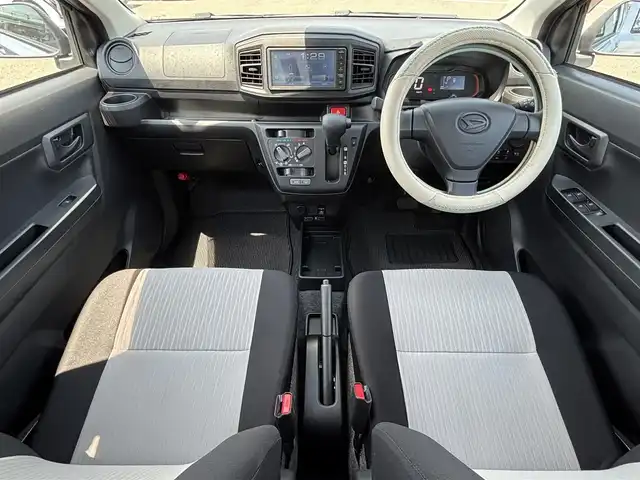 ダイハツ ミラ イース L SAⅢ 大分県 2021(令3)年 2.1万km ブライトシルバーメタリック ・ディスプレイオーディオ(CD/DVD/BT/USB)/・バックモニター/・スマートアシスト/・コーナーセンサー/・オートハイビーム/・オートライト/・純正マットレス/・リモコンキー/・アイドリングストップ/・社外ホイール