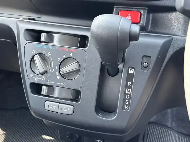 ダイハツ ミラ イース L SAⅢ 大分県 2021(令3)年 2.1万km ブライトシルバーメタリック ・ディスプレイオーディオ(CD/DVD/BT/USB)/・バックモニター/・スマートアシスト/・コーナーセンサー/・オートハイビーム/・オートライト/・純正マットレス/・リモコンキー/・アイドリングストップ/・社外ホイール