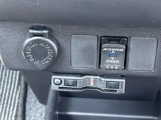 ダイハツ ミラ イース L SAⅢ 大分県 2021(令3)年 2.1万km ブライトシルバーメタリック ・ディスプレイオーディオ(CD/DVD/BT/USB)/・バックモニター/・スマートアシスト/・コーナーセンサー/・オートハイビーム/・オートライト/・純正マットレス/・リモコンキー/・アイドリングストップ/・社外ホイール