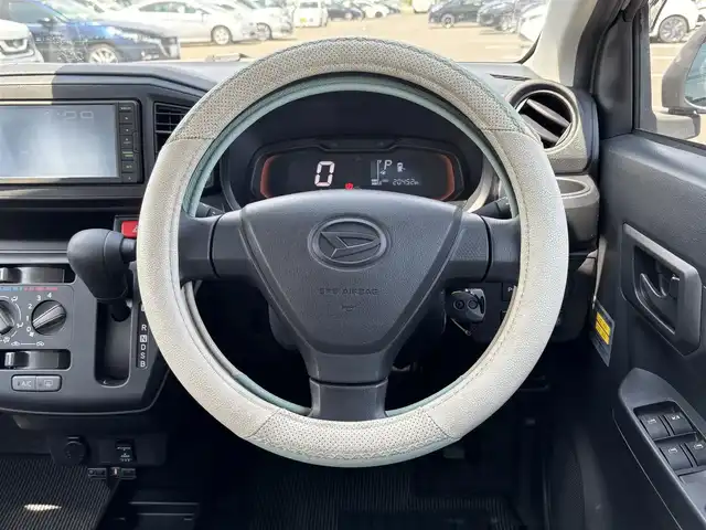 ダイハツ ミラ イース L SAⅢ 大分県 2021(令3)年 2.1万km ブライトシルバーメタリック ・ディスプレイオーディオ(CD/DVD/BT/USB)/・バックモニター/・スマートアシスト/・コーナーセンサー/・オートハイビーム/・オートライト/・純正マットレス/・リモコンキー/・アイドリングストップ/・社外ホイール