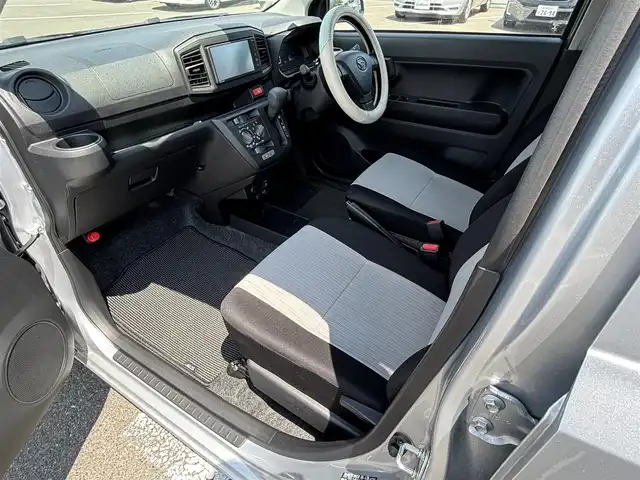 ダイハツ ミラ イース L SAⅢ 大分県 2021(令3)年 2.1万km ブライトシルバーメタリック ・ディスプレイオーディオ(CD/DVD/BT/USB)/・バックモニター/・スマートアシスト/・コーナーセンサー/・オートハイビーム/・オートライト/・純正マットレス/・リモコンキー/・アイドリングストップ/・社外ホイール