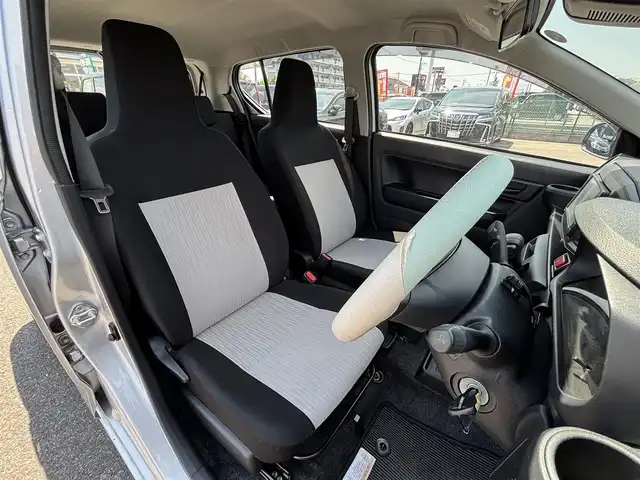 ダイハツ ミラ イース L SAⅢ 大分県 2021(令3)年 2.1万km ブライトシルバーメタリック ・ディスプレイオーディオ(CD/DVD/BT/USB)/・バックモニター/・スマートアシスト/・コーナーセンサー/・オートハイビーム/・オートライト/・純正マットレス/・リモコンキー/・アイドリングストップ/・社外ホイール