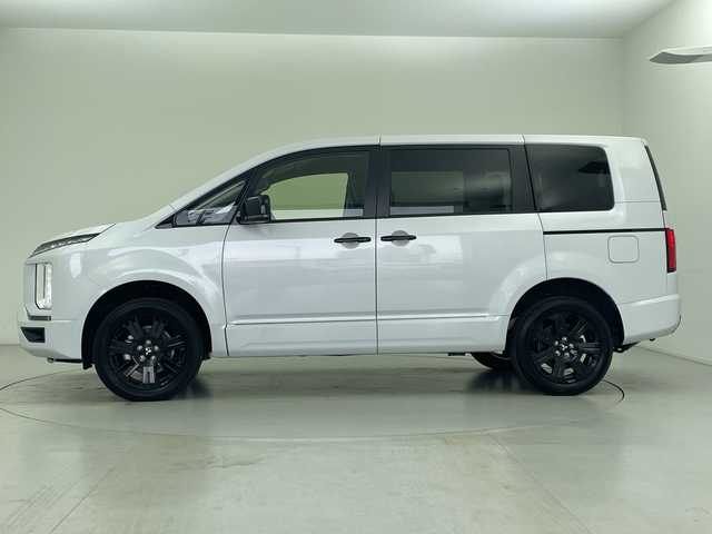 三菱 デリカＤ：５ ブラックエディション 愛知県 2025(令7)年 0.1千km ホワイトダイヤモンド 登録済未使用車/アルパイン１１型ナビ（EX11NX）/・カープレイ/・フルセグTV/・CD/DVD/・Bluetooth接続/・HDMI入力/バックカメラ/ブラインドスポットモニター/レーダークルーズコントロール/ＡＣ１００Ｖアクセサリーコンセント/ステアリングヒーター/パドルシフト/前席シートヒーター/本革シート/パワーシート/両側パワースライドドア/純正アルミホイール/電動ブレーキ/オートホールド