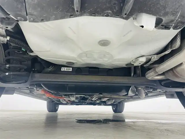 トヨタ アクア クロスオーバー 福島県 2017(平29)年 4.4万km ライムホワイトパールクリスタルシャイン トヨタセーフティーセンス　/純正大画面ナビゲーション　/バックカメラ　/ＥＴＣ２．０　/フロントカメラ　/ホワイトレザーシート　/革巻きステアリング　/・チルトステアリング　/・ステアリングスイッチ　/プッシュスタート/・スマートキー/・スペアキー/LEDライト/・オートライト/・レベライザー/純正フロアマット/電動格納ウィンカーミラー/取扱説明書/・保証書