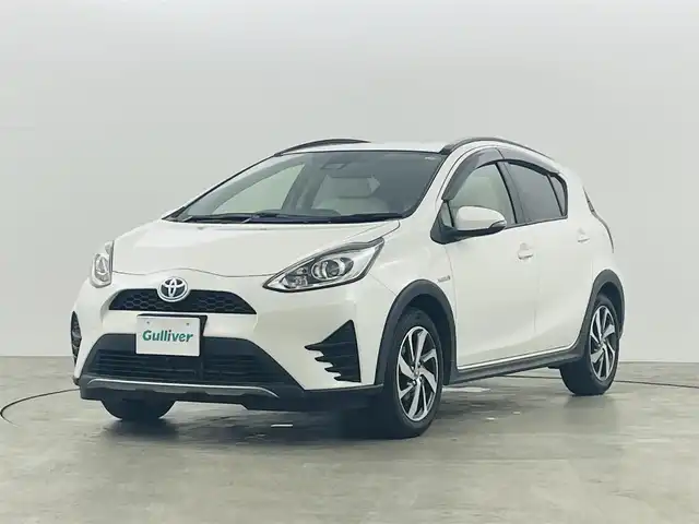 トヨタ アクア クロスオーバー 福島県 2017(平29)年 4.4万km ライムホワイトパールクリスタルシャイン トヨタセーフティーセンス　/純正大画面ナビゲーション　/バックカメラ　/ＥＴＣ２．０　/フロントカメラ　/ホワイトレザーシート　/革巻きステアリング　/・チルトステアリング　/・ステアリングスイッチ　/プッシュスタート/・スマートキー/・スペアキー/LEDライト/・オートライト/・レベライザー/純正フロアマット/電動格納ウィンカーミラー/取扱説明書/・保証書