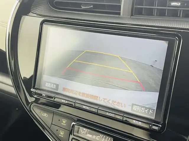 トヨタ アクア クロスオーバー 福島県 2017(平29)年 4.4万km ライムホワイトパールクリスタルシャイン トヨタセーフティーセンス　/純正大画面ナビゲーション　/バックカメラ　/ＥＴＣ２．０　/フロントカメラ　/ホワイトレザーシート　/革巻きステアリング　/・チルトステアリング　/・ステアリングスイッチ　/プッシュスタート/・スマートキー/・スペアキー/LEDライト/・オートライト/・レベライザー/純正フロアマット/電動格納ウィンカーミラー/取扱説明書/・保証書