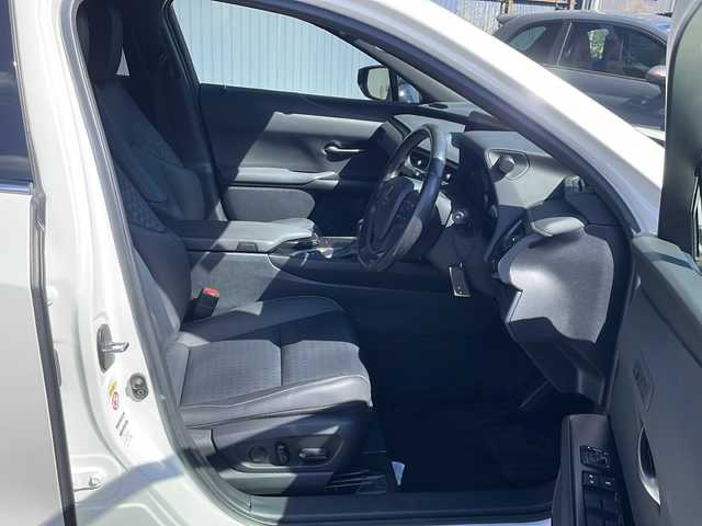 レクサス ＵＸ 250h バージョンC 長野県 2019(平31)年 8.8万km ソニッククォーツ 黒レザーシート/純正メーカーナビ/バックカメラ/ドライブレコーダー/純正17インチアルミ/シートヒーター /ステアリングヒーター/クルーズコントロール/レーンキープアシスト/前後コーナーセンサー