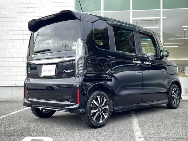 ホンダ Ｎ ＢＯＸ カスタム G L ホンダセンシング 鳥取県 2018(平30)年 7.6万km クリスタルブラックパール Honda SENSING/・車線維持支援システム/・追突軽減ブレーキ/。衝突軽減ブレーキ/・誤発進抑制機能/・後方誤発進抑制機能/・歩行者事故低減ステアリング/・路外逸脱抑制機能/・アダプティブ・クルーズ・コントロール/・車線維持支援システム/・オートハイビーム/・先行車発進お知らせ機能/・標識認識機能/ナビ装着用スペシャルパッケージ/・リアワイドカメラ/・HDDナビAVN660HDmkII/・ビルトインETC/・オーディオリモートコントロールスイッチ/・ハンズフリーテレホンスイッチ/・音声認識スイッチ/プラズマクラスター技術搭載フルオート・エアコンディショナー/リア左側パワースライドドア/フルセグTV　Bluetooth　DVD CD　MSV/オートリトラミラー/LEDライト/フォグランプ/ブラック塗装＋切削 14インチアルミホイール/オートライト/スマートキー/スペアキー/フロアマット/ドアバイザー/前席用i-サイドエアバッグシステム＋サイドカーテンエアバッグシステム/新車保証書/取扱説明書