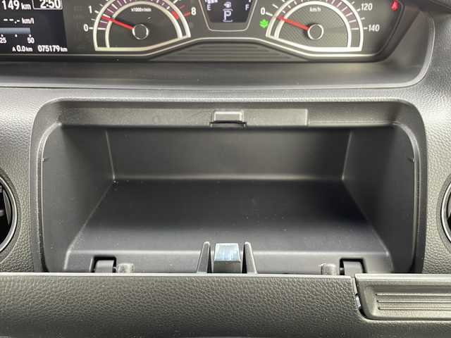 ホンダ Ｎ ＢＯＸ カスタム G L ホンダセンシング 鳥取県 2018(平30)年 7.6万km クリスタルブラックパール Honda SENSING/・車線維持支援システム/・追突軽減ブレーキ/。衝突軽減ブレーキ/・誤発進抑制機能/・後方誤発進抑制機能/・歩行者事故低減ステアリング/・路外逸脱抑制機能/・アダプティブ・クルーズ・コントロール/・車線維持支援システム/・オートハイビーム/・先行車発進お知らせ機能/・標識認識機能/ナビ装着用スペシャルパッケージ/・リアワイドカメラ/・HDDナビAVN660HDmkII/・ビルトインETC/・オーディオリモートコントロールスイッチ/・ハンズフリーテレホンスイッチ/・音声認識スイッチ/プラズマクラスター技術搭載フルオート・エアコンディショナー/リア左側パワースライドドア/フルセグTV　Bluetooth　DVD CD　MSV/オートリトラミラー/LEDライト/フォグランプ/ブラック塗装＋切削 14インチアルミホイール/オートライト/スマートキー/スペアキー/フロアマット/ドアバイザー/前席用i-サイドエアバッグシステム＋サイドカーテンエアバッグシステム/新車保証書/取扱説明書