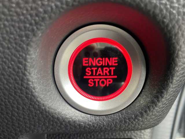 ホンダ Ｎ ＢＯＸ カスタム G L ホンダセンシング 鳥取県 2018(平30)年 7.6万km クリスタルブラックパール Honda SENSING/・車線維持支援システム/・追突軽減ブレーキ/。衝突軽減ブレーキ/・誤発進抑制機能/・後方誤発進抑制機能/・歩行者事故低減ステアリング/・路外逸脱抑制機能/・アダプティブ・クルーズ・コントロール/・車線維持支援システム/・オートハイビーム/・先行車発進お知らせ機能/・標識認識機能/ナビ装着用スペシャルパッケージ/・リアワイドカメラ/・HDDナビAVN660HDmkII/・ビルトインETC/・オーディオリモートコントロールスイッチ/・ハンズフリーテレホンスイッチ/・音声認識スイッチ/プラズマクラスター技術搭載フルオート・エアコンディショナー/リア左側パワースライドドア/フルセグTV　Bluetooth　DVD CD　MSV/オートリトラミラー/LEDライト/フォグランプ/ブラック塗装＋切削 14インチアルミホイール/オートライト/スマートキー/スペアキー/フロアマット/ドアバイザー/前席用i-サイドエアバッグシステム＋サイドカーテンエアバッグシステム/新車保証書/取扱説明書