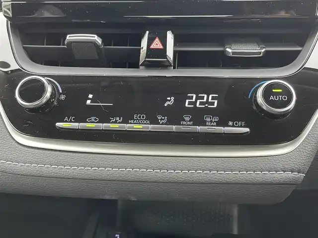 トヨタ カローラ ハイブリット S 岡山県 2022(令4)年 1万km プラチナホワイトパールマイカ 純正ディスプレイオーディオ　/AM、FM、Bluetooth/AppleCarplay、AndroidAuto/バックカメラ/前席シートヒーター/ステアリングヒーター/トヨタセーフティセンス/・プリクラッシュセーフティ/・レーントレーシングアシスト/・レーダークルーズコントロール/・オートマチックハイビーム/・ロードサインアシスト/車両接近通報装置