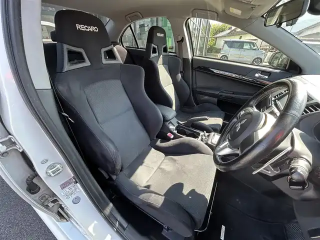 三菱 ランサー GSR エボリューションⅩ 愛媛県 2015(平27)年 14.2万km シルキーホワイト KENWOOD7型ナビ(AM/FM/フルセグTV)/RECARO製フルバケットシート/ENKEI製18インチ鋳造アルミホイール/ツインクラッチSST/パドルシフト/TEIN車高調/brembo製ブレーキキャリパー/ツイステッドウイングタイプ大型リヤスポイラー/本革巻3本スポークステアリングホイール/S-AWC/ドライブレコーダー/ASSURAレーダー探知機(AR-252GA) /BRIDGESTONEタイヤ空気圧モニタリングシステム/電格ミラー/ISOFIX/オートライト/現状サマー(純正AW)(245/40/R18)/YOKOHAMA ADVAN NEOVA AD09