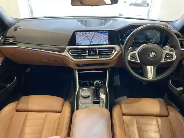 ＢＭＷ ３２０ｉ Mスポーツ 熊本県 2020(令2)年 3.4万km サファイアブラックP ハイラインパッケージ/コンフォートパッケージ/Mスポーツパッケージシート/フルレザーブラウンシート/シートヒーター/パワーシート/メモリーシート/純正HDDナビ/AppleCarPlay/Bluetooth/USB/ミュージックサーバー/360°カメラ/コーナーセンサー/パーキングアシスト/ワイヤレス充電/パワートランクドア/インテリジェントセーフティー/アダプティブクルーズコントロール/アンビエントライト（間接照明）/ETC2.0/前後ドライブレコーダー/【Mスポーツ / ブラックサファイア（475）】