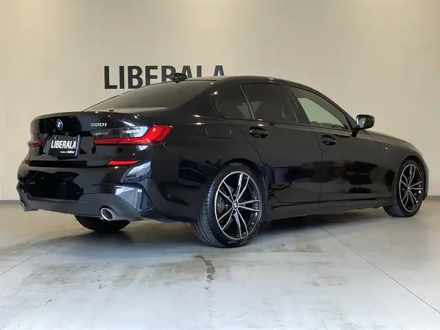 ＢＭＷ ３２０ｉ Mスポーツ 熊本県 2020(令2)年 3.4万km サファイアブラックP ハイラインパッケージ/コンフォートパッケージ/Mスポーツパッケージシート/フルレザーブラウンシート/シートヒーター/パワーシート/メモリーシート/純正HDDナビ/AppleCarPlay/Bluetooth/USB/ミュージックサーバー/360°カメラ/コーナーセンサー/パーキングアシスト/ワイヤレス充電/パワートランクドア/インテリジェントセーフティー/アダプティブクルーズコントロール/アンビエントライト（間接照明）/ETC2.0/前後ドライブレコーダー/【Mスポーツ / ブラックサファイア（475）】