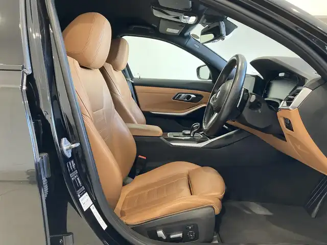 ＢＭＷ ３２０ｉ Mスポーツ 熊本県 2020(令2)年 3.4万km サファイアブラックP ハイラインパッケージ/コンフォートパッケージ/Mスポーツパッケージシート/フルレザーブラウンシート/シートヒーター/パワーシート/メモリーシート/純正HDDナビ/AppleCarPlay/Bluetooth/USB/ミュージックサーバー/360°カメラ/コーナーセンサー/パーキングアシスト/ワイヤレス充電/パワートランクドア/インテリジェントセーフティー/アダプティブクルーズコントロール/アンビエントライト（間接照明）/ETC2.0/前後ドライブレコーダー/【Mスポーツ / ブラックサファイア（475）】