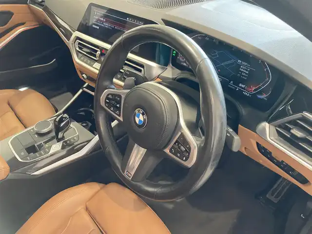ＢＭＷ ３２０ｉ Mスポーツ 熊本県 2020(令2)年 3.4万km サファイアブラックP ハイラインパッケージ/コンフォートパッケージ/Mスポーツパッケージシート/フルレザーブラウンシート/シートヒーター/パワーシート/メモリーシート/純正HDDナビ/AppleCarPlay/Bluetooth/USB/ミュージックサーバー/360°カメラ/コーナーセンサー/パーキングアシスト/ワイヤレス充電/パワートランクドア/インテリジェントセーフティー/アダプティブクルーズコントロール/アンビエントライト（間接照明）/ETC2.0/前後ドライブレコーダー/【Mスポーツ / ブラックサファイア（475）】