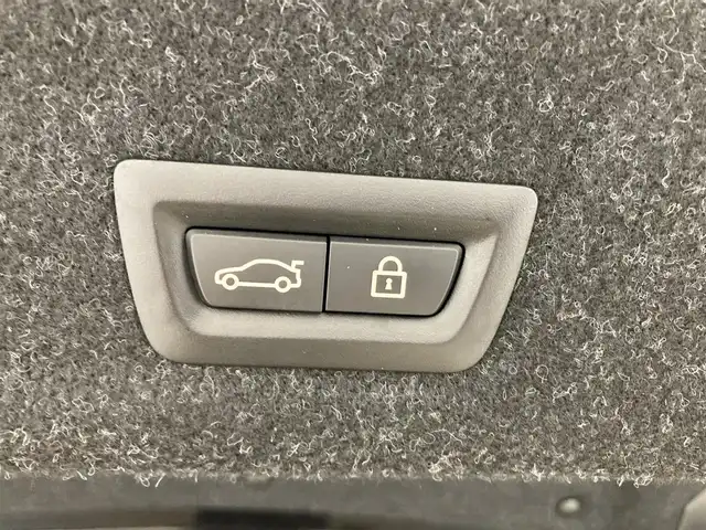 ＢＭＷ ３２０ｉ Mスポーツ 熊本県 2020(令2)年 3.4万km サファイアブラックP ハイラインパッケージ/コンフォートパッケージ/Mスポーツパッケージシート/フルレザーブラウンシート/シートヒーター/パワーシート/メモリーシート/純正HDDナビ/AppleCarPlay/Bluetooth/USB/ミュージックサーバー/360°カメラ/コーナーセンサー/パーキングアシスト/ワイヤレス充電/パワートランクドア/インテリジェントセーフティー/アダプティブクルーズコントロール/アンビエントライト（間接照明）/ETC2.0/前後ドライブレコーダー/【Mスポーツ / ブラックサファイア（475）】