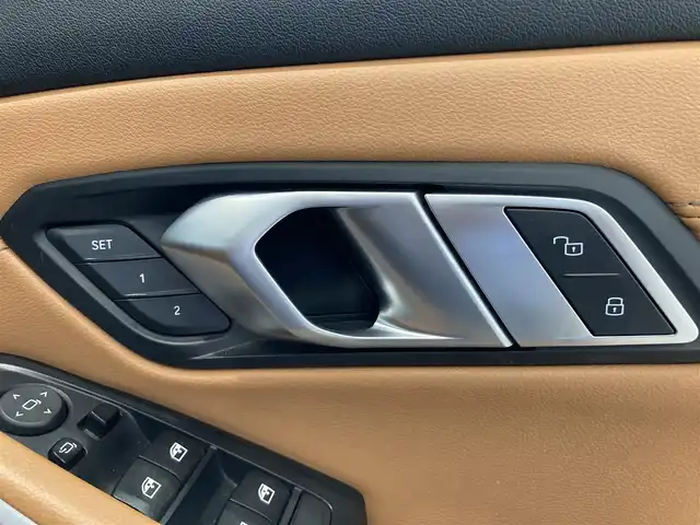 ＢＭＷ ３２０ｉ Mスポーツ 熊本県 2020(令2)年 3.4万km サファイアブラックP ハイラインパッケージ/コンフォートパッケージ/Mスポーツパッケージシート/フルレザーブラウンシート/シートヒーター/パワーシート/メモリーシート/純正HDDナビ/AppleCarPlay/Bluetooth/USB/ミュージックサーバー/360°カメラ/コーナーセンサー/パーキングアシスト/ワイヤレス充電/パワートランクドア/インテリジェントセーフティー/アダプティブクルーズコントロール/アンビエントライト（間接照明）/ETC2.0/前後ドライブレコーダー/【Mスポーツ / ブラックサファイア（475）】