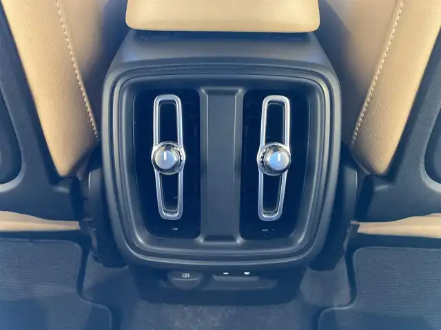 ボルボ ＸＣ４０ T4 AWD インスクリプション 熊本県 2019(令1)年 6万km デニムブルーメタリック ・スマートキー/・プッシュスタート/・City Safety/・レーンキープエイド/・ロードサインインフォメーション/・ドライバーアラート/・ハイビームアシスト/・パークアシスト/・クロストラフィックアラート/・ブラインドスポットモニター/・アクティブ・ベンディング・ライト/・衝突回避/・クルーズコントロール(追従式)/・茶革シート/・前席パワーシート/・全席シートヒーター/・ハンドルヒーター/・純正メモリナビ/　【Bluetooth・USB・AppleCarPlay・AndroidAuto】/・harman/kardonサウンドシステム/・フルセグTV/・全方位カメラ/・ETC/・ワイヤレス充電/・LEDヘッドランプ/・LEDフォグランプ/・純正マット