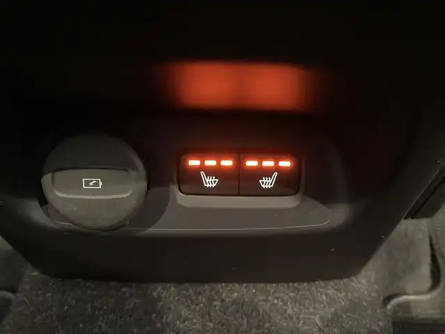 ボルボ ＸＣ４０ T4 AWD インスクリプション 熊本県 2019(令1)年 6万km デニムブルーメタリック ・スマートキー/・プッシュスタート/・City Safety/・レーンキープエイド/・ロードサインインフォメーション/・ドライバーアラート/・ハイビームアシスト/・パークアシスト/・クロストラフィックアラート/・ブラインドスポットモニター/・アクティブ・ベンディング・ライト/・衝突回避/・クルーズコントロール(追従式)/・茶革シート/・前席パワーシート/・全席シートヒーター/・ハンドルヒーター/・純正メモリナビ/　【Bluetooth・USB・AppleCarPlay・AndroidAuto】/・harman/kardonサウンドシステム/・フルセグTV/・全方位カメラ/・ETC/・ワイヤレス充電/・LEDヘッドランプ/・LEDフォグランプ/・純正マット