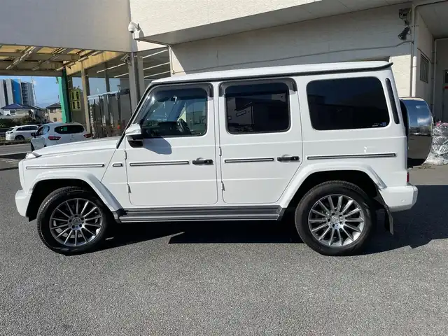 メルセデス・ベンツ ゲレンデヴァーゲン Ｇ４００ｄ AMGライン 神奈川県 2023(令5)年 0.2万km パール ワンオーナー/AMGライン/ラグジュアリーパッケージ/サンルーフ/ブルメスターサウンド/アダプティブダンピング/レーダーセーフティパッケージ/黒革シート/純正メモリーナビ・地デジTV/純正USB/BT再生/360°カメラ/ETC2.0/レーダークルーズコントロール/PCS/LKA/BSM/標識検知/純正20インチAW/LEDライト/コーナーセンサー/前席パワーシート/全席シートヒーター/パドルシフト/プッシュスタート/キーレス×2/R6/7年ディーラー整備記録/保証書・取説あり