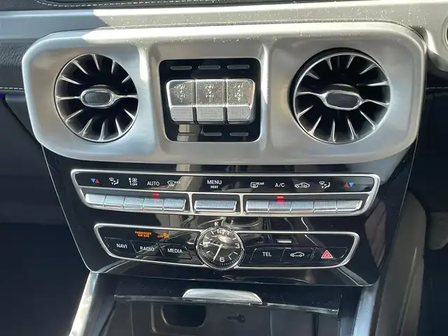 メルセデス・ベンツ ゲレンデヴァーゲン Ｇ４００ｄ AMGライン 神奈川県 2023(令5)年 0.2万km パール ワンオーナー/AMGライン/ラグジュアリーパッケージ/サンルーフ/ブルメスターサウンド/アダプティブダンピング/レーダーセーフティパッケージ/黒革シート/純正メモリーナビ・地デジTV/純正USB/BT再生/360°カメラ/ETC2.0/レーダークルーズコントロール/PCS/LKA/BSM/標識検知/純正20インチAW/LEDライト/コーナーセンサー/前席パワーシート/全席シートヒーター/パドルシフト/プッシュスタート/キーレス×2/R6/7年ディーラー整備記録/保証書・取説あり