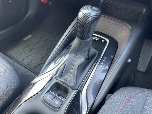 トヨタ カローラ スポーツ ハイブリッドG Z 大阪府 2018(平30)年 10.2万km アティチュードブラックマイカ (株)IDOMが運営する【じしゃロン東大阪店】の自社ローン専用車両になりますこちらは現金またはオートローンご利用時の価格です。自社ローンご希望の方は別途その旨お申付け下さい/ワンオーナー/トヨタセーフティセンス/純正ナビ/Bluetooth/CD/DVD/USB/フルセグTV/バックカメラ/LEDへッドライト/ビルトインETC/ドライブモードセレクト/インテリアイルミ/ブラインドスポットモニター/インテリジェントクリアランスソナー/リアクロストラフィックオートブレーキ/ドアミラーオート格納ミラー/レーンディパーチャーアラート/横滑り防止ステム/スマートキー/取説（車両・ナビ）＆保証書