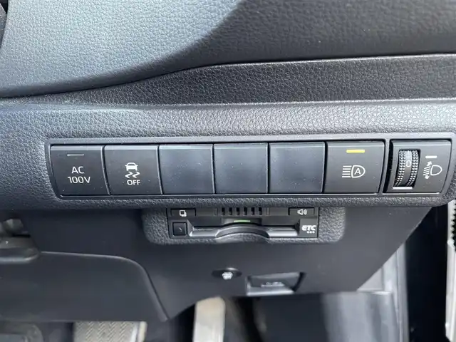 トヨタ カローラ スポーツ ハイブリッドG Z 大阪府 2018(平30)年 10.2万km アティチュードブラックマイカ (株)IDOMが運営する【じしゃロン東大阪店】の自社ローン専用車両になりますこちらは現金またはオートローンご利用時の価格です。自社ローンご希望の方は別途その旨お申付け下さい/ワンオーナー/トヨタセーフティセンス/純正ナビ/Bluetooth/CD/DVD/USB/フルセグTV/バックカメラ/LEDへッドライト/ビルトインETC/ドライブモードセレクト/インテリアイルミ/ブラインドスポットモニター/インテリジェントクリアランスソナー/リアクロストラフィックオートブレーキ/ドアミラーオート格納ミラー/レーンディパーチャーアラート/横滑り防止ステム/スマートキー/取説（車両・ナビ）＆保証書