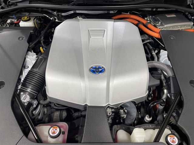 トヨタ クラウン ハイブリッド RS アドバンス 神奈川県 2021(令3)年 1万km プレシャスホワイトパール ムーンルーフ/メーカー8型ナビ/AM　FM　フルセグ　Blu-ray　DVD　CD　microSD　MSV　USB　MiraCast/バックカメラ/トヨタセーフティセンス/レーダークルーズコントロール/ブラインドスポットモニター/革巻ステアリング/ステアリングヒーター/パドルシフト/ステアリングリモコン/合皮革シート/前席パワーシート（運転席2メモリ）/前席シートヒーター・ベンチレーション/左右独立温度設定機能/ビルトインETC2.0/DRIVE　MODE/後席充電用USBポート×2/自動防眩インナーミラー/トランクイージークローザー/スマートキー×2/カードキー×1/新車時保証書/取扱説明書/サイドミラーヒーター/純正LEDヘッドライト/フォグランプ/リアスポイラー/純正18インチアルミ/LTA（レーントレーシングアシスト）/プリクラッシュセーフティ/クリアランスソナー/史アクロストラフィックアラート/パーキングサポート/RSA（ロードサインアシスト）/先行車発進告知