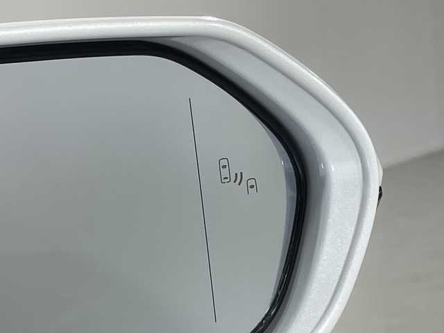 トヨタ クラウン ハイブリッド RS アドバンス 神奈川県 2021(令3)年 1万km プレシャスホワイトパール ムーンルーフ/メーカー8型ナビ/AM　FM　フルセグ　Blu-ray　DVD　CD　microSD　MSV　USB　MiraCast/バックカメラ/トヨタセーフティセンス/レーダークルーズコントロール/ブラインドスポットモニター/革巻ステアリング/ステアリングヒーター/パドルシフト/ステアリングリモコン/合皮革シート/前席パワーシート（運転席2メモリ）/前席シートヒーター・ベンチレーション/左右独立温度設定機能/ビルトインETC2.0/DRIVE　MODE/後席充電用USBポート×2/自動防眩インナーミラー/トランクイージークローザー/スマートキー×2/カードキー×1/新車時保証書/取扱説明書/サイドミラーヒーター/純正LEDヘッドライト/フォグランプ/リアスポイラー/純正18インチアルミ/LTA（レーントレーシングアシスト）/プリクラッシュセーフティ/クリアランスソナー/史アクロストラフィックアラート/パーキングサポート/RSA（ロードサインアシスト）/先行車発進告知