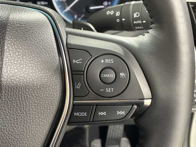 トヨタ クラウン ハイブリッド RS アドバンス 神奈川県 2021(令3)年 1万km プレシャスホワイトパール ムーンルーフ/メーカー8型ナビ/AM　FM　フルセグ　Blu-ray　DVD　CD　microSD　MSV　USB　MiraCast/バックカメラ/トヨタセーフティセンス/レーダークルーズコントロール/ブラインドスポットモニター/革巻ステアリング/ステアリングヒーター/パドルシフト/ステアリングリモコン/合皮革シート/前席パワーシート（運転席2メモリ）/前席シートヒーター・ベンチレーション/左右独立温度設定機能/ビルトインETC2.0/DRIVE　MODE/後席充電用USBポート×2/自動防眩インナーミラー/トランクイージークローザー/スマートキー×2/カードキー×1/新車時保証書/取扱説明書/サイドミラーヒーター/純正LEDヘッドライト/フォグランプ/リアスポイラー/純正18インチアルミ/LTA（レーントレーシングアシスト）/プリクラッシュセーフティ/クリアランスソナー/史アクロストラフィックアラート/パーキングサポート/RSA（ロードサインアシスト）/先行車発進告知