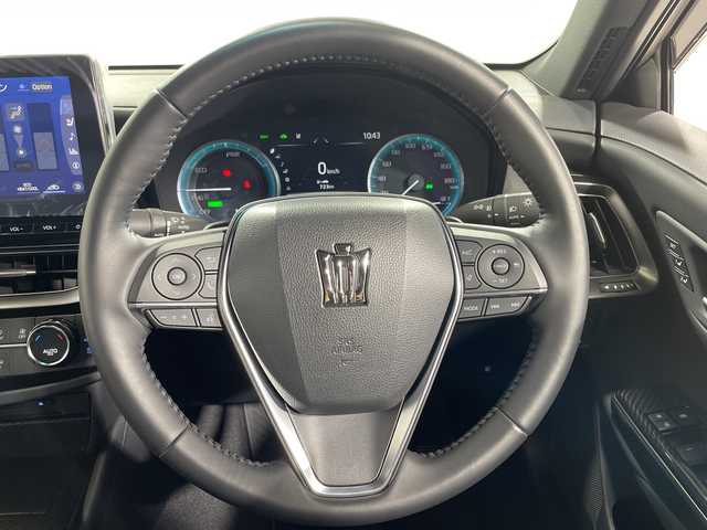 トヨタ クラウン ハイブリッド RS アドバンス 神奈川県 2021(令3)年 1万km プレシャスホワイトパール ムーンルーフ/メーカー8型ナビ/AM　FM　フルセグ　Blu-ray　DVD　CD　microSD　MSV　USB　MiraCast/バックカメラ/トヨタセーフティセンス/レーダークルーズコントロール/ブラインドスポットモニター/革巻ステアリング/ステアリングヒーター/パドルシフト/ステアリングリモコン/合皮革シート/前席パワーシート（運転席2メモリ）/前席シートヒーター・ベンチレーション/左右独立温度設定機能/ビルトインETC2.0/DRIVE　MODE/後席充電用USBポート×2/自動防眩インナーミラー/トランクイージークローザー/スマートキー×2/カードキー×1/新車時保証書/取扱説明書/サイドミラーヒーター/純正LEDヘッドライト/フォグランプ/リアスポイラー/純正18インチアルミ/LTA（レーントレーシングアシスト）/プリクラッシュセーフティ/クリアランスソナー/史アクロストラフィックアラート/パーキングサポート/RSA（ロードサインアシスト）/先行車発進告知