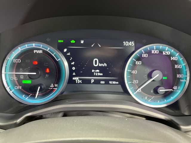 トヨタ クラウン ハイブリッド RS アドバンス 神奈川県 2021(令3)年 1万km プレシャスホワイトパール ムーンルーフ/メーカー8型ナビ/AM　FM　フルセグ　Blu-ray　DVD　CD　microSD　MSV　USB　MiraCast/バックカメラ/トヨタセーフティセンス/レーダークルーズコントロール/ブラインドスポットモニター/革巻ステアリング/ステアリングヒーター/パドルシフト/ステアリングリモコン/合皮革シート/前席パワーシート（運転席2メモリ）/前席シートヒーター・ベンチレーション/左右独立温度設定機能/ビルトインETC2.0/DRIVE　MODE/後席充電用USBポート×2/自動防眩インナーミラー/トランクイージークローザー/スマートキー×2/カードキー×1/新車時保証書/取扱説明書/サイドミラーヒーター/純正LEDヘッドライト/フォグランプ/リアスポイラー/純正18インチアルミ/LTA（レーントレーシングアシスト）/プリクラッシュセーフティ/クリアランスソナー/史アクロストラフィックアラート/パーキングサポート/RSA（ロードサインアシスト）/先行車発進告知