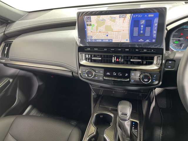 トヨタ クラウン ハイブリッド RS アドバンス 神奈川県 2021(令3)年 1万km プレシャスホワイトパール ムーンルーフ/メーカー8型ナビ/AM　FM　フルセグ　Blu-ray　DVD　CD　microSD　MSV　USB　MiraCast/バックカメラ/トヨタセーフティセンス/レーダークルーズコントロール/ブラインドスポットモニター/革巻ステアリング/ステアリングヒーター/パドルシフト/ステアリングリモコン/合皮革シート/前席パワーシート（運転席2メモリ）/前席シートヒーター・ベンチレーション/左右独立温度設定機能/ビルトインETC2.0/DRIVE　MODE/後席充電用USBポート×2/自動防眩インナーミラー/トランクイージークローザー/スマートキー×2/カードキー×1/新車時保証書/取扱説明書/サイドミラーヒーター/純正LEDヘッドライト/フォグランプ/リアスポイラー/純正18インチアルミ/LTA（レーントレーシングアシスト）/プリクラッシュセーフティ/クリアランスソナー/史アクロストラフィックアラート/パーキングサポート/RSA（ロードサインアシスト）/先行車発進告知