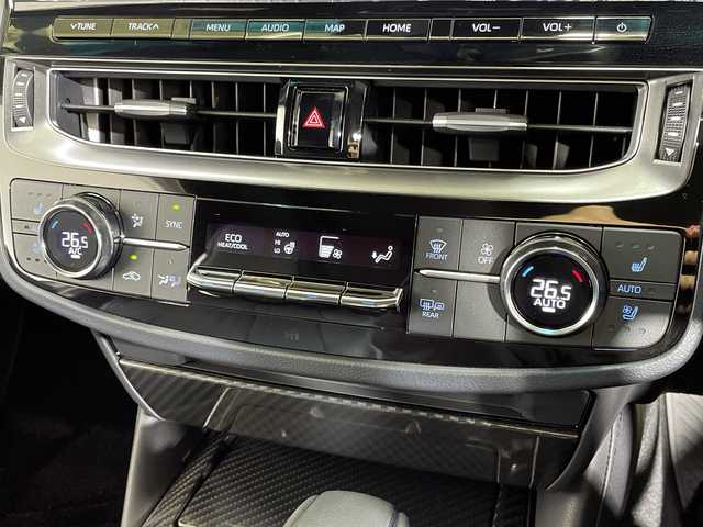 トヨタ クラウン ハイブリッド RS アドバンス 神奈川県 2021(令3)年 1万km プレシャスホワイトパール ムーンルーフ/メーカー8型ナビ/AM　FM　フルセグ　Blu-ray　DVD　CD　microSD　MSV　USB　MiraCast/バックカメラ/トヨタセーフティセンス/レーダークルーズコントロール/ブラインドスポットモニター/革巻ステアリング/ステアリングヒーター/パドルシフト/ステアリングリモコン/合皮革シート/前席パワーシート（運転席2メモリ）/前席シートヒーター・ベンチレーション/左右独立温度設定機能/ビルトインETC2.0/DRIVE　MODE/後席充電用USBポート×2/自動防眩インナーミラー/トランクイージークローザー/スマートキー×2/カードキー×1/新車時保証書/取扱説明書/サイドミラーヒーター/純正LEDヘッドライト/フォグランプ/リアスポイラー/純正18インチアルミ/LTA（レーントレーシングアシスト）/プリクラッシュセーフティ/クリアランスソナー/史アクロストラフィックアラート/パーキングサポート/RSA（ロードサインアシスト）/先行車発進告知