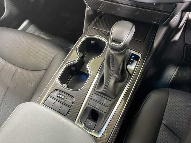 トヨタ クラウン ハイブリッド RS アドバンス 神奈川県 2021(令3)年 1万km プレシャスホワイトパール ムーンルーフ/メーカー8型ナビ/AM　FM　フルセグ　Blu-ray　DVD　CD　microSD　MSV　USB　MiraCast/バックカメラ/トヨタセーフティセンス/レーダークルーズコントロール/ブラインドスポットモニター/革巻ステアリング/ステアリングヒーター/パドルシフト/ステアリングリモコン/合皮革シート/前席パワーシート（運転席2メモリ）/前席シートヒーター・ベンチレーション/左右独立温度設定機能/ビルトインETC2.0/DRIVE　MODE/後席充電用USBポート×2/自動防眩インナーミラー/トランクイージークローザー/スマートキー×2/カードキー×1/新車時保証書/取扱説明書/サイドミラーヒーター/純正LEDヘッドライト/フォグランプ/リアスポイラー/純正18インチアルミ/LTA（レーントレーシングアシスト）/プリクラッシュセーフティ/クリアランスソナー/史アクロストラフィックアラート/パーキングサポート/RSA（ロードサインアシスト）/先行車発進告知