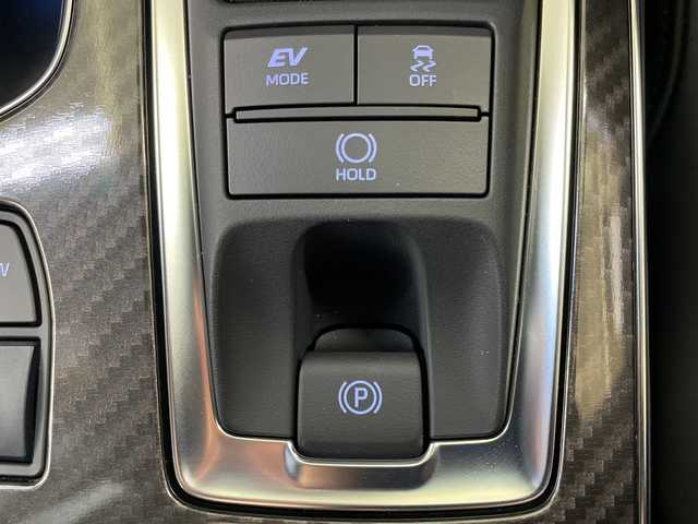 トヨタ クラウン ハイブリッド RS アドバンス 神奈川県 2021(令3)年 1万km プレシャスホワイトパール ムーンルーフ/メーカー8型ナビ/AM　FM　フルセグ　Blu-ray　DVD　CD　microSD　MSV　USB　MiraCast/バックカメラ/トヨタセーフティセンス/レーダークルーズコントロール/ブラインドスポットモニター/革巻ステアリング/ステアリングヒーター/パドルシフト/ステアリングリモコン/合皮革シート/前席パワーシート（運転席2メモリ）/前席シートヒーター・ベンチレーション/左右独立温度設定機能/ビルトインETC2.0/DRIVE　MODE/後席充電用USBポート×2/自動防眩インナーミラー/トランクイージークローザー/スマートキー×2/カードキー×1/新車時保証書/取扱説明書/サイドミラーヒーター/純正LEDヘッドライト/フォグランプ/リアスポイラー/純正18インチアルミ/LTA（レーントレーシングアシスト）/プリクラッシュセーフティ/クリアランスソナー/史アクロストラフィックアラート/パーキングサポート/RSA（ロードサインアシスト）/先行車発進告知